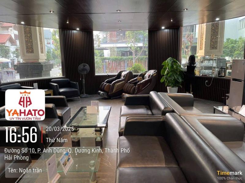   
          Ghế massage và bí quyết thư giãn sau một ngày làm việc căng thẳng